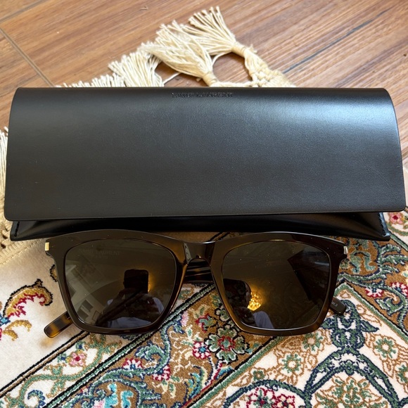 Yves Saint Laurent Accessories - Saint Laurent Black sunglasses.